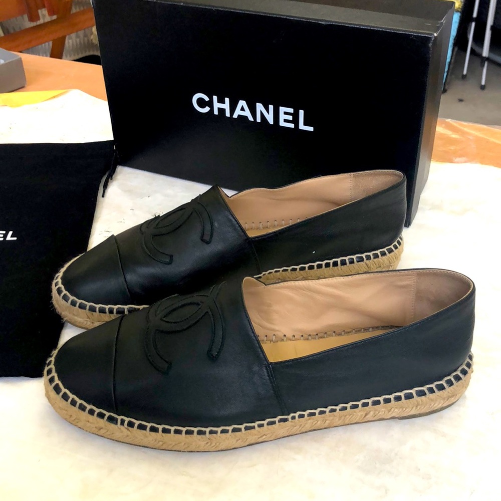 Auth Chanel black CC leather espadrilles 39 loafer